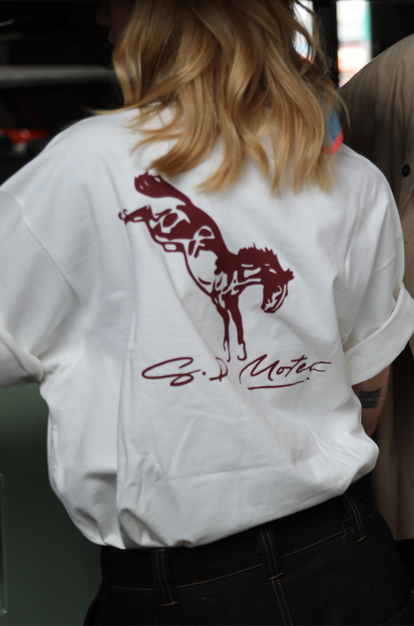 BIG HORSE LOGO OFF WHITE
